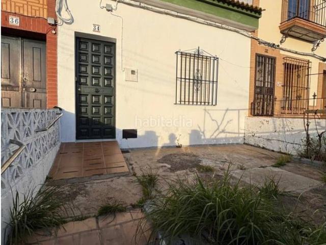 Chalet en venta en San Bartolomé de la Torre. Venta de casa de 3 dormitorios y 1 baño con almaceén. Chalets San Bartolomé de la.