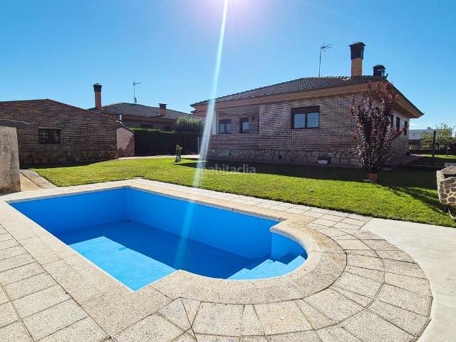 Chalet en venta en San Cristóbal de la Cuesta. CHALET VENTA SAN CRISTÓBAL DE LA CUESTA. Urbis te ofrece un chalet en venta en la Urbanización Las Toras, San Cristóbal de la Cues. Chalets San Cristóbal.