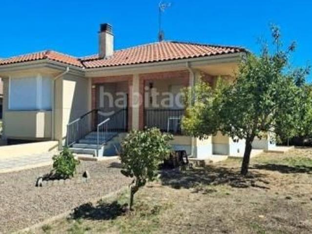 Chalet en venta en San Cristóbal de la Cuesta. Encantadora Propiedad Semireformada en San Cristóbal de la Cuesta ?. Chalets San Cristóbal de la.