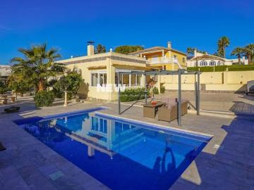 Chalet en venta en La Marina del Pinet, Alicante Costa Blanca