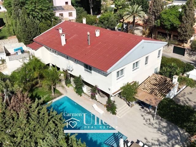 Chalet en venta en San Juan de Alicante, La Font Mezquitas. DOS HOGARES, UN PARAISO JARDÍN MEDITERRÁNEO Y PISCINA CLIMATIZADA. Chalets San Juan de.