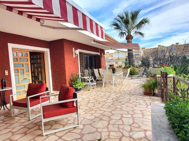 Chalet en venta en San Juan de Alicante, La Font Mezquitas. Estáis buscando un Chalet amplio con 500 m2 de edificación y 2.812 m2 de Parcela en la Font de San Juan?. Chalets San Juan de.