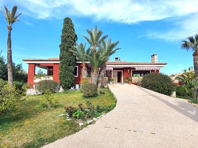Chalet en venta en San Juan de Alicante, La Font Mezquitas. Estáis buscando un Chalet amplio con 500 m2 de edificación y 2.812 m2 de Parcela en la Font de San Juan?. Chalets San Juan de.
