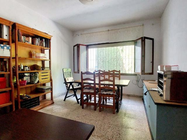 Chalet en venta en San Pedro del Pinatar, San Pedro del Pinatar. Esta casa de 3 dormitorios y 1 baño ubicada en una parcela de 400 m en San Pedro ofrece una gran oportunidad de inversión. Necesit.