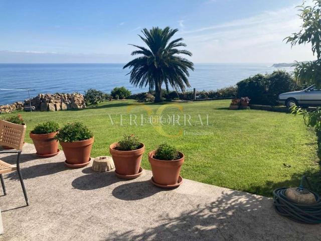 Chalet en venta en San Vicente de la Barquera. Impresionante casa de piedra sobre el mar en San Vicente de la Barquera. Chalets San Vicente de la.