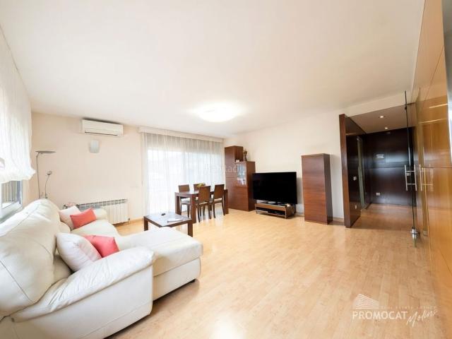 Chalet en venta en Sant Vicenç dels Horts. Casa con piscina, jardín taller de 214 m en La Guàrdia Sant Vicenç Dela Hots. Chalets Sant Vicenç dels.