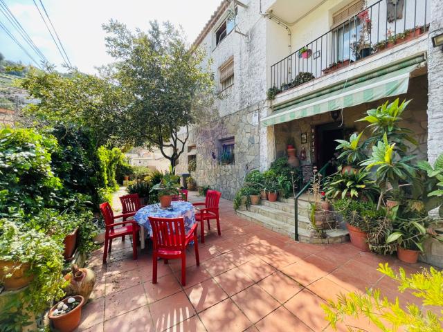 Chalet en venta en Sant Andreu de la Barca. CHALET DE 256M2 SOBRE PARCELA DE 1080M2. Chalets Sant Andreu de la.
