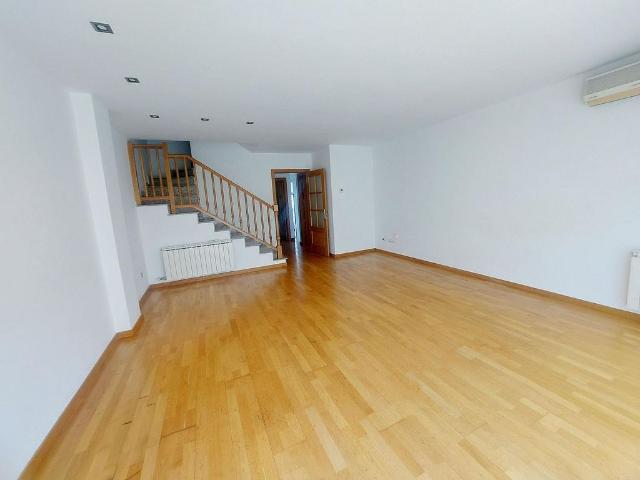 Chalet en venta en Sant Andreu de la Barca, de 117 m² 3 habitaciones por 480.000