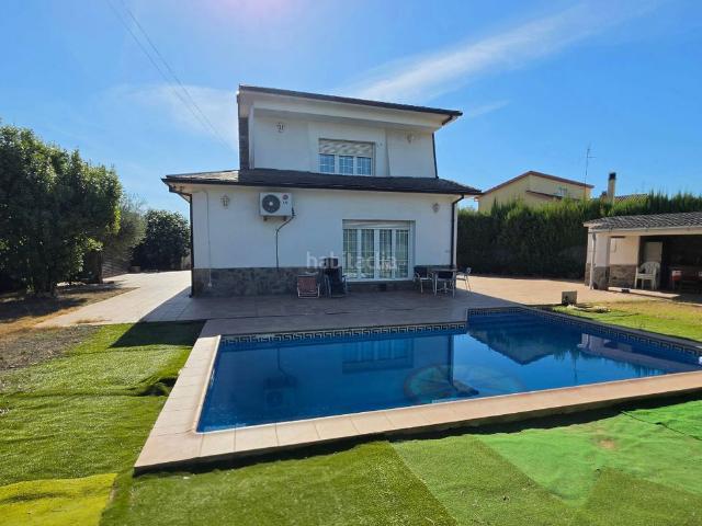 Chalet en venta en Sant Antoni de Vilamajor. CASA ESQUINERA CON PISCINA Y AMPLIOS ESPACIOS. Chalets Sant Antoni de.