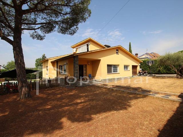 Chalet en venta en paseo Del Pirineus, Sant Antoni de Vilamajor, de 220 m² 5 habitaciones por 480.000