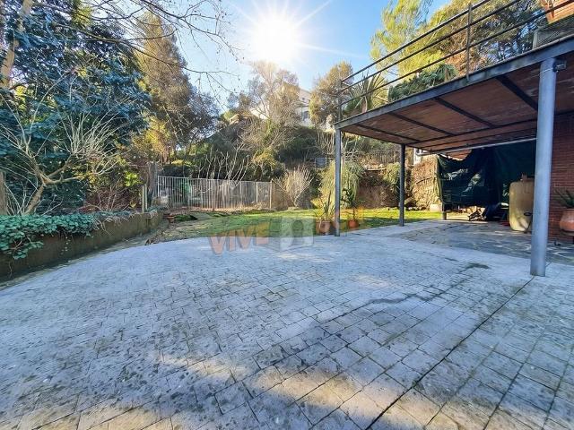 Chalet en venta en calle D'en Caldera, Sant Celoni, de 279 m² 4 habitaciones por 435.000