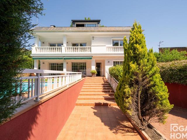 Chalet en venta en Sant Cugat del Vallès, Mira sol. CASA A 5 MIN DE LA ESTACIÓN DE VALLDOREIX. Chalets Sant Cugat del.