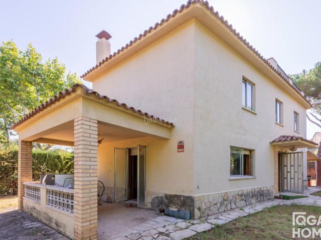 Chalet en venta en Sant Cugat del Vallès, Mira sol. Casa esquinera con parcela de 732 m en Mas Gener, Mirasol. Chalets Sant Cugat del.