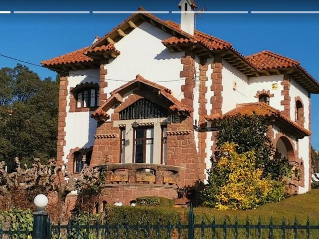 Chalet en venta en Sant Cugat del Vallès, El Coll. Propiedad singular con amplio jardín privado. Chalets Sant Cugat del.