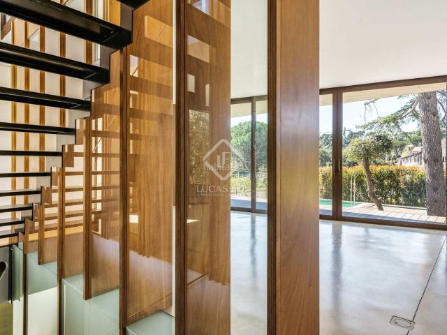 Chalet en venta en Sant Cugat del Vallès, Golf Can Trabal. Exclusiva propiedad de 6 dormitorios con jardín y piscina en venta en El GolfCan Trabal, Sant Cugat. Chalets Sant Cugat del.