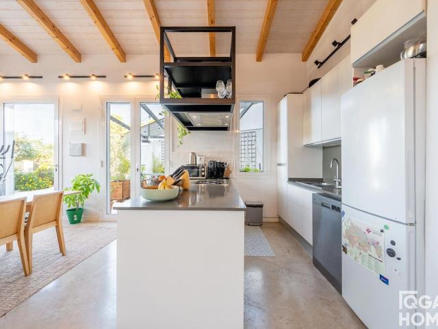 Chalet en venta en Sant Cugat del Vallès, Golf Can Trabal. Casa reformada con jardín y piscina a 8 min del FGC Valldoreix. Chalets Sant Cugat del.