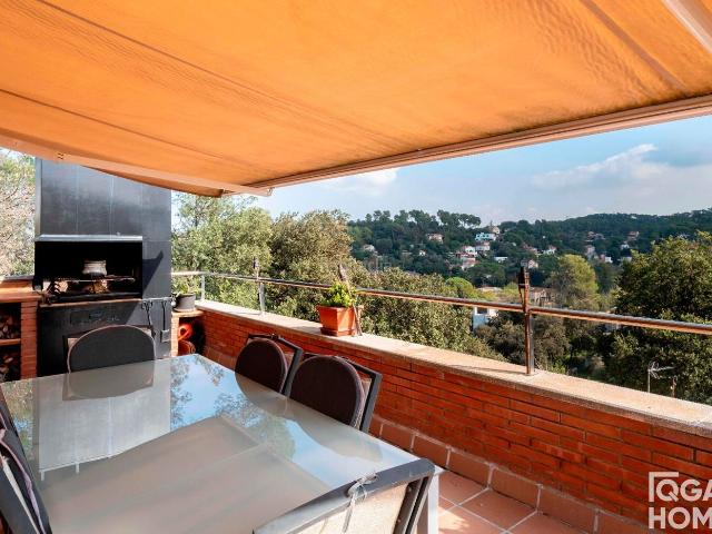 Chalet en venta en Sant Cugat del Vallès, La Floresta. Chalet independiente con impresionantes vistas en la Floresta, Sant Cugat del Vallès. Chalets Sant Cugat del.