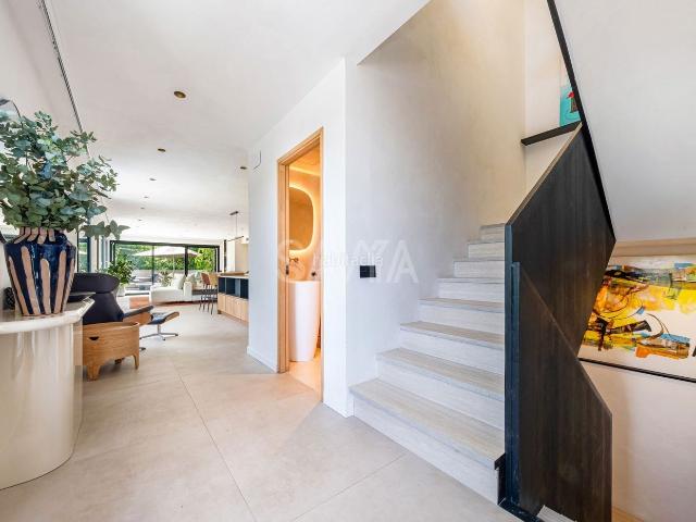 Chalet en venta en Sant Cugat del Vallès, Les Planes. Villa de lujo de nueva construcción con diseño contemporáneo que combina elegancia, sostenibilidad y confort. Chalets Sant Cugat del.