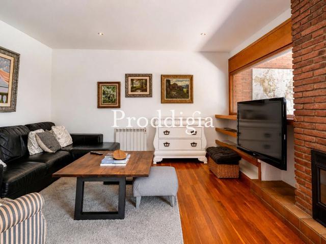 Chalet en venta en Sant Cugat del Vallès, Turó de Can Mates. Chalet en Arxiu Sant Cugat de 4 habitaciones y piscina. Chalets Sant Cugat del.