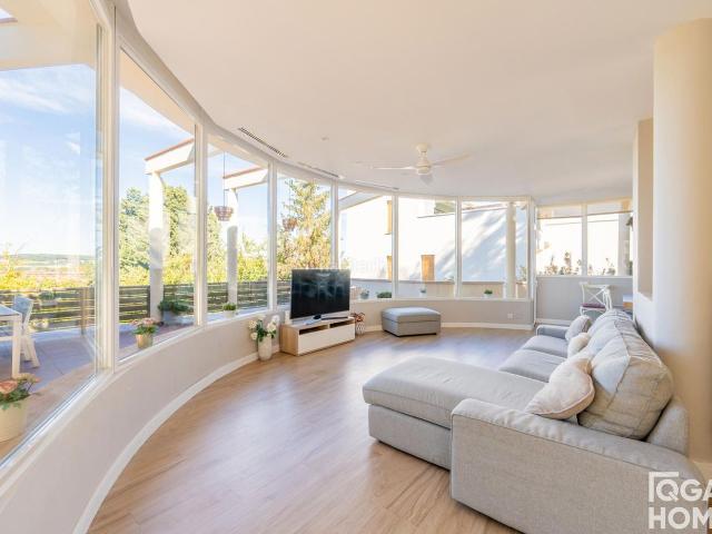 Chalet en venta en Sant Cugat del Vallès, Valldoreix. Casa unifamiliar reformada con eficiencia energética en Valldoreix. Chalets Sant Cugat del.