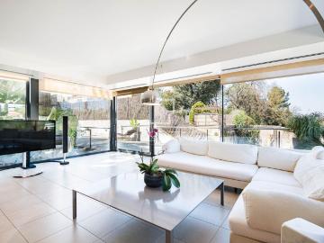 Chalet en venta en Sant Cugat del Vallès, Valldoreix. Casa en excelentes condiciones de 6 dormitorios en venta en Valldoreix. Chalets Sant Cugat del.