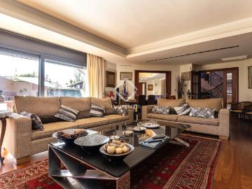 Chalet en venta en Sant Cugat del Vallès, Valldoreix. Casa en excelentes condiciones de 7 dormitorios con jardín y piscina en venta en Valldoreix, Sant Cugat. Chalets Sant Cugat del.