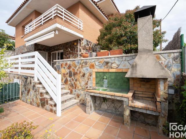 Chalet en venta en Sant Cugat del Vallès, Valldoreix. Casa con gran potencial en Valldoreix. Chalets Sant Cugat del.