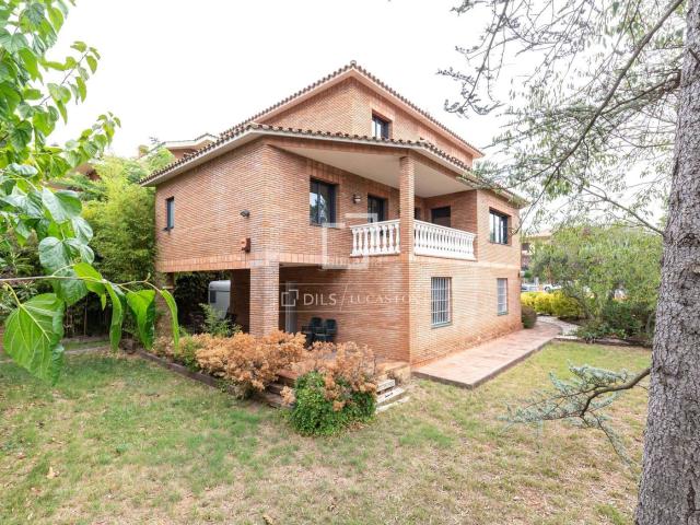 Chalet en venta en Sant Cugat del Vallès, Valldoreix. Casa de 6 dormitorios y gran parcela en venta en Valldoreix, Sant Cugat del Valles. Chalets Sant Cugat del.