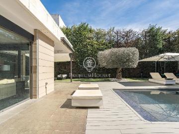 Chalet en venta en Sant Cugat del Vallès, Valldoreix. Espectacular chalet contemporáneo de 600 m2 en Valldoreix. Chalets Sant Cugat del.