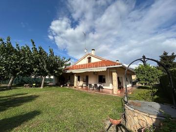Chalet en venta en Sant Esteve de Palautordera. Casa en urb LES HORTES, Santa Margarita. Chalets Sant Esteve de.