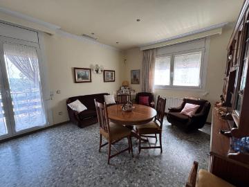 Chalet en venta en Sant Esteve Sesrovires. Torre en una planta, con piscina!. Chalets Sant Esteve.