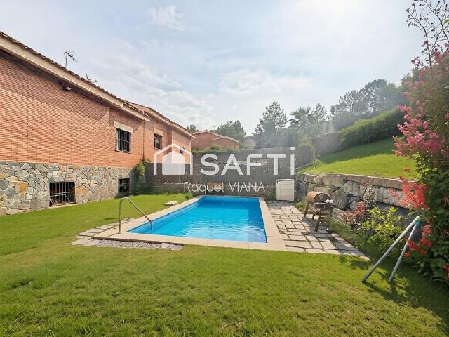 Chalet en venta en pasaje Peguera, Sant Esteve Sesrovires, de 210 m² 5 habitaciones por 650.000