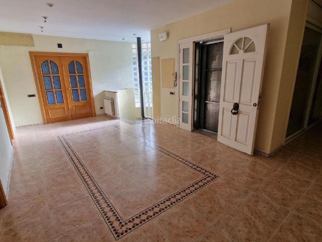 Chalet en venta en Sant Esteve Sesrovires. Solvia Inmobiliaria Chalet independiente Sant Esteve Sesrovires. Chalets Sant Esteve.