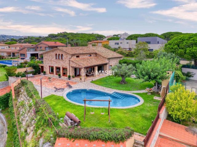 Chalet en venta en Sant Feliu de Guíxols, Sant Pol Costa Brava. Casa rústica con vistas al mar. Chalets Sant Feliu de.