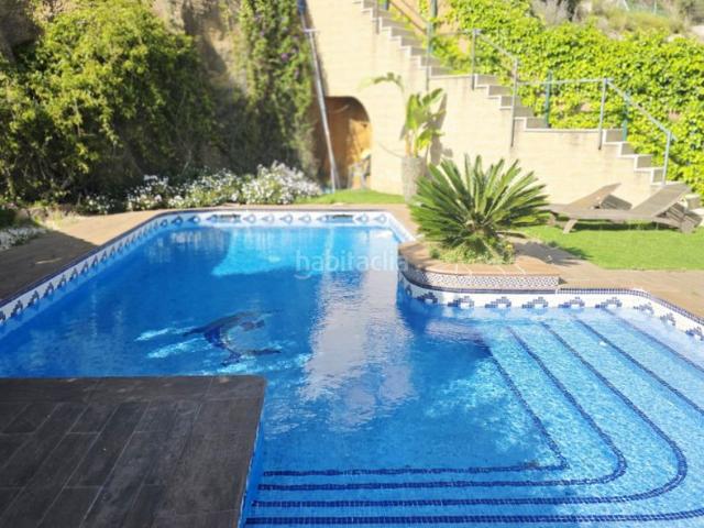 Chalet en venta en Sant Fost de Campsentelles. Casa en pleno corazón de Sant Fost de Campsentelles con piscina y jardín privado. Chalets Sant Fost de.