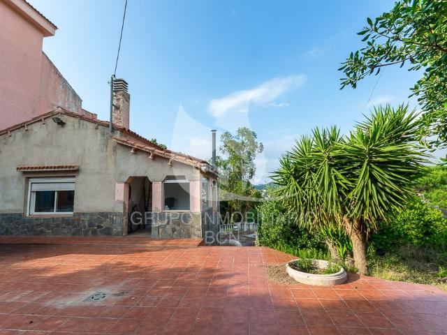 Chalet en venta en Sant Fost de Campsentelles. Chalet ideal para vivir dos o tres familias. Chalets Sant Fost de.
