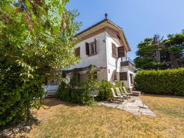 Chalet en venta en Sant Hipòlit de Voltregà. Chalet en el barrio del Puig con posibilidad de tener dos vivendas o una vivienda unifamiliar. Chalets Sant Hipòlit de.