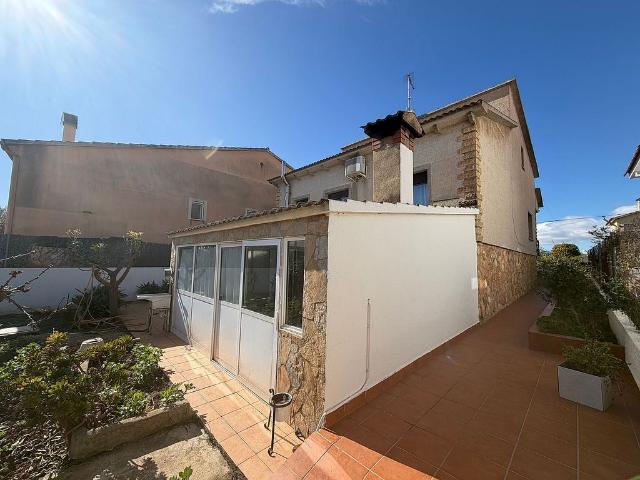 Chalet en venta en calle De L' Agricultura, Sant Jaume dels Domenys, de 317 m² 4 habitaciones por 275.000