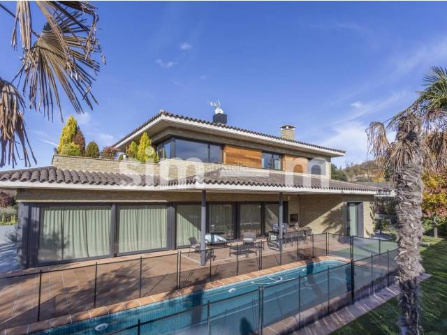 Chalet en venta en Sant Julià de Vilatorta. Torre en venta Zona LAlbareda. Chalets Sant Julià de.