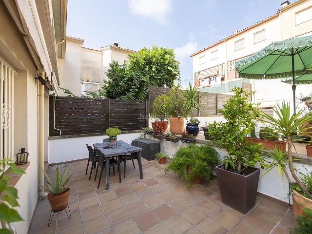 Chalet en venta en Sant Julià de Ramis. Casa adosada con jardín y piscina en Sant Julià de Ramis. Chalets Sant Julià de.
