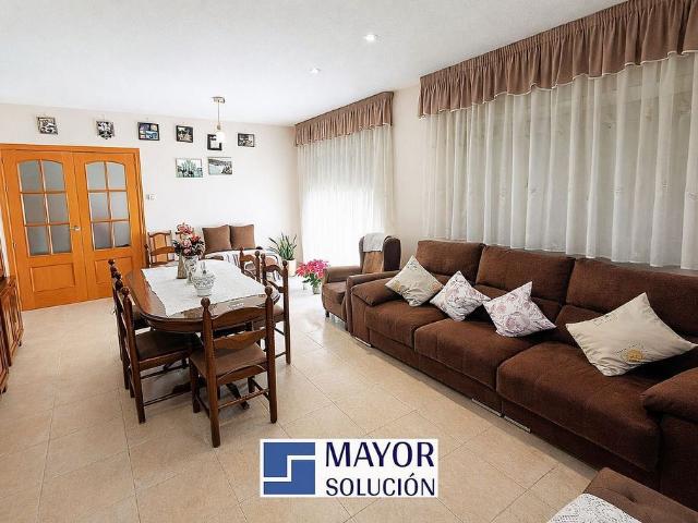 Chalet en venta en Sant Julià de Ramis, de 271 m² 4 habitaciones por 320.000