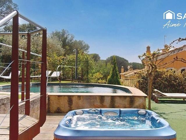 Chalet en venta en Sant Julià de Ramis, de 280 m² 5 habitaciones por 755.000