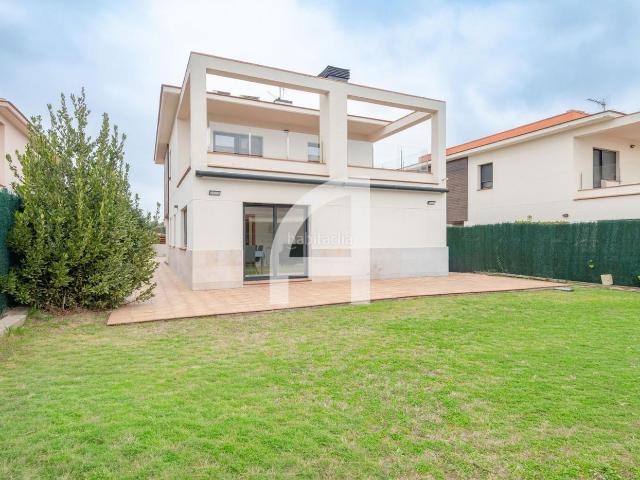 Chalet en venta en Sant Julià de Ramis. FANTÁSTICO CHALET INDEPENDIENTE EN VENTA EN SANT JULIÀ DE RAMIS, GIRONA. Chalets Sant Julià de.