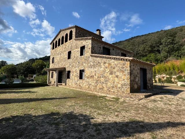 Chalet en venta en Sant Julià del Llor i Bonmatí. Finca Rústica a 10 minutos de Girona. Chalets Sant Julià del Llor i.