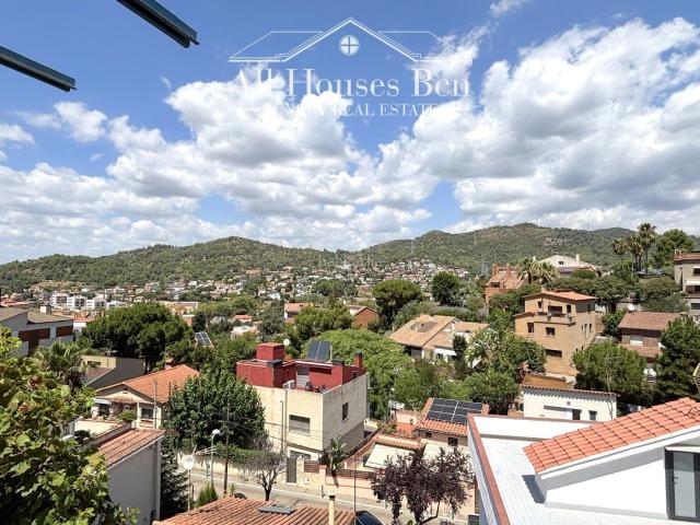 Chalet en venta en Sant Just Desvern, La Miranda Can Candeler. Casa unifamiliar a reformar. Chalets Sant Just.