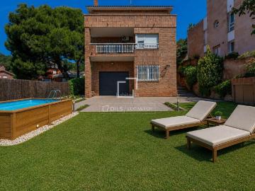 Chalet en venta en Sant Just Desvern, La Plana Bellsoleig. Un hogar concebido para contemplar el paisaje en venta en Sant Just, Barcelona. Chalets Sant Just.