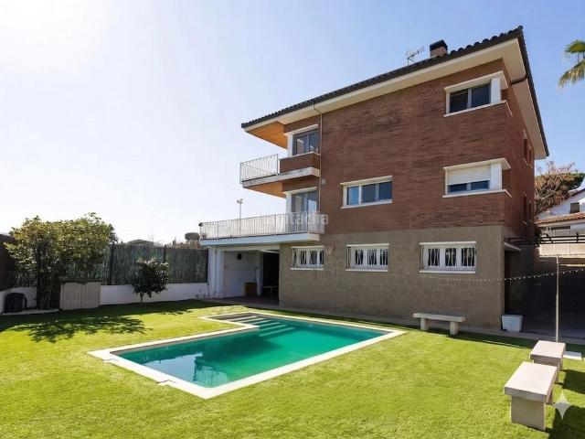 Chalet en venta en Sant Just Desvern, La Plana Bellsoleig. vivienda con PISCINA y VISTAS ABIERTAS en Sant Just Desvern. Chalets Sant Just.