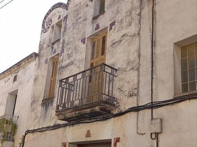 Chalet en venta en calle De Mossen Cinto Verdaguer, Sant Llorenç d´Hortons, de 120 m² 4 habitaciones por 165.000