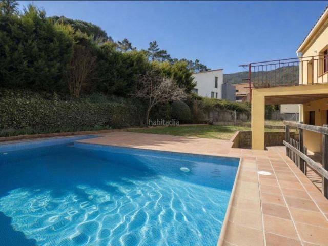 Chalet en venta en Sant Llorenç de la Muga. Magnífica villa con piscina privada, jardín y licencia turística en Sant Llorenç de la Muga. Chalets Sant Llorenç de la.