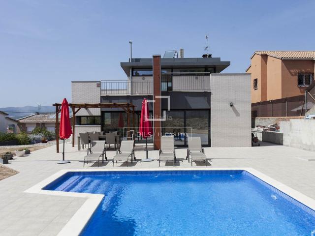 Chalet en venta en Sant Pere de Ribes, Mas d´En Serra Els Cards. Amplia y moderna villa en venta en Mas den Serra, Sant Pere de Ribes. Chalets Sant Pere de.